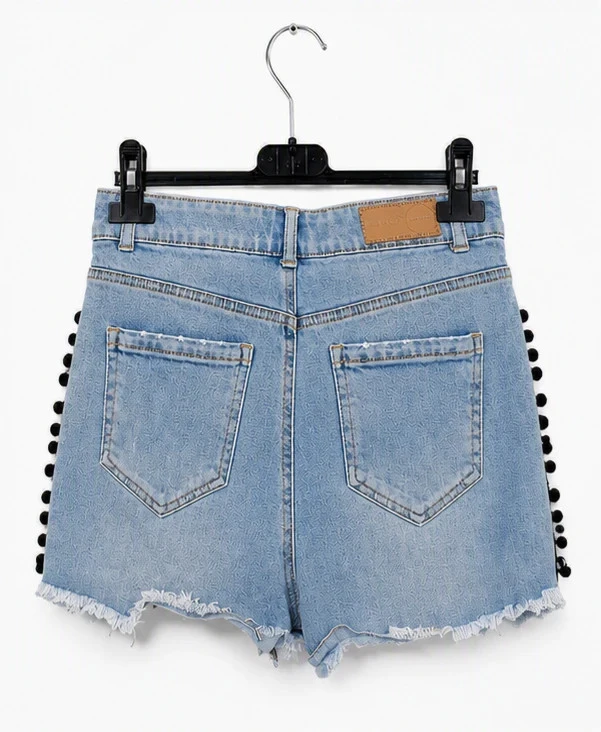 Short en jean taille 36 – effet déchiré + détails pompons tendance – photo 3